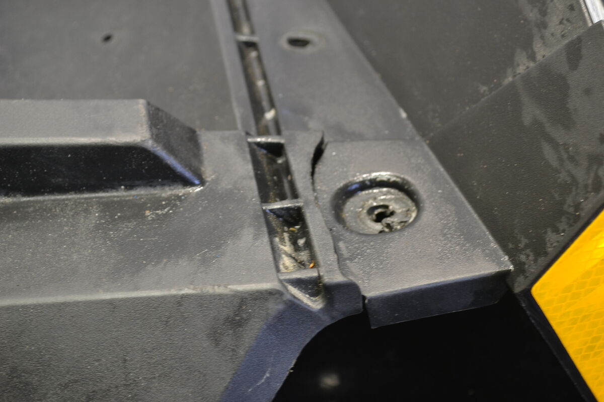 Roiskeläppä Ski-Doo XP keltainen