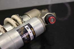 KYB Lisäsäiliöllinen takapukin iskunvaimennin PPS