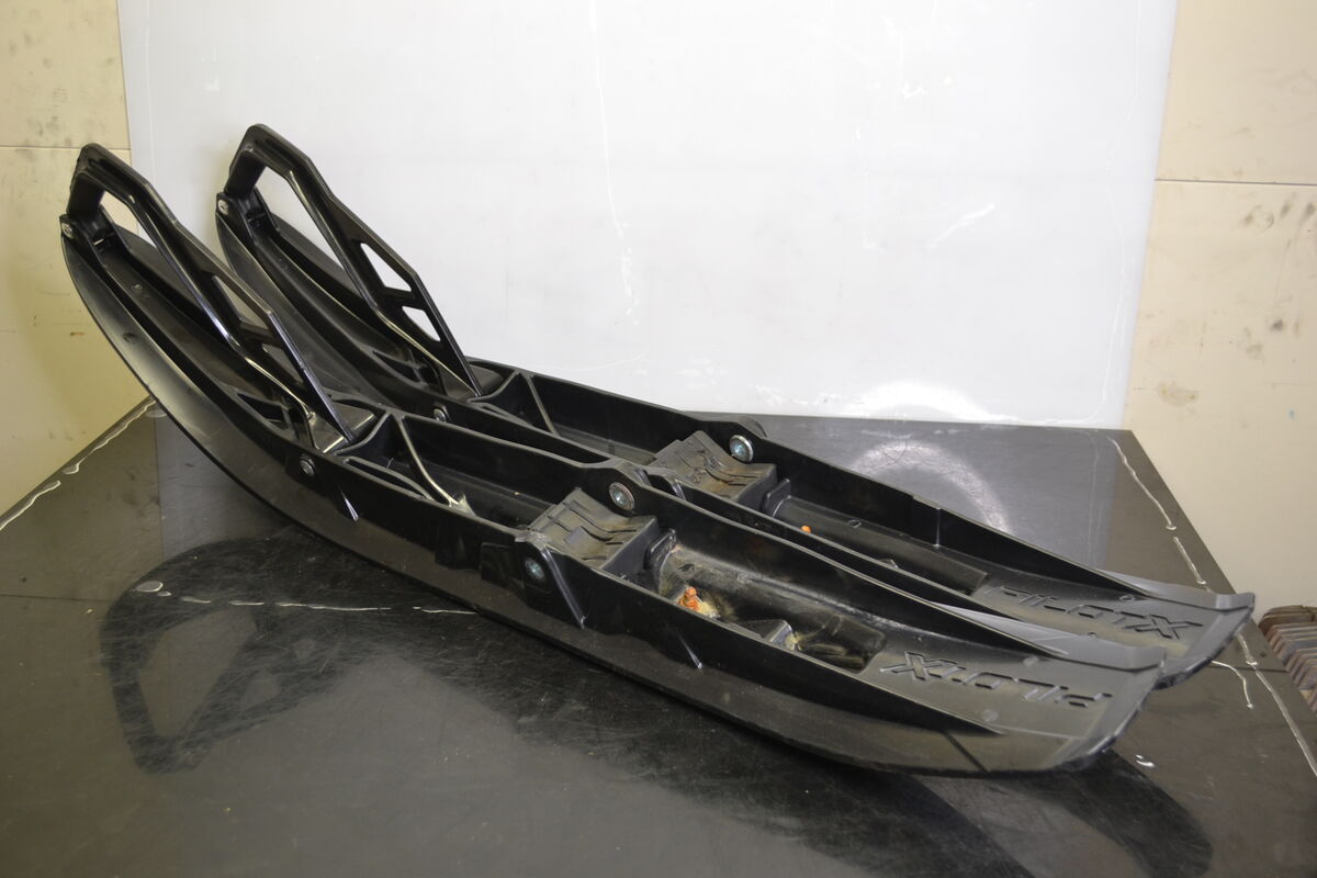 Pilot X sukset Ski-Doo ja Lynx kelkat 05-25