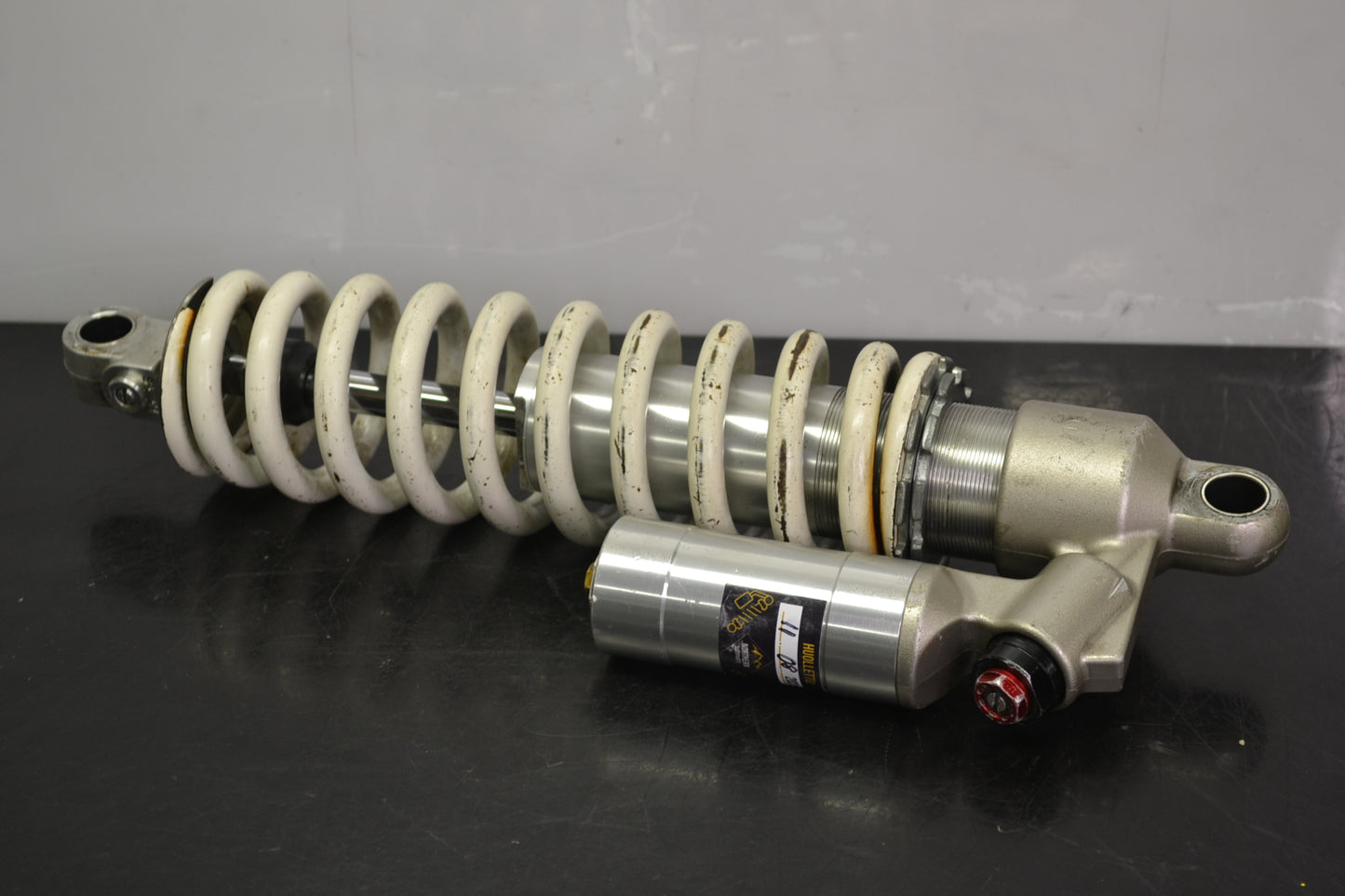 KYB stötdämpare med bakre stöd och extra behållare PPS