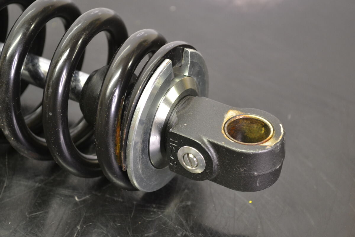 KYB Kashima Coat Takapukin iskunvaimennin, 503195086