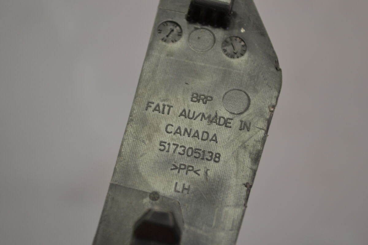 Ski-Doo peitelevy vasen, 517305138