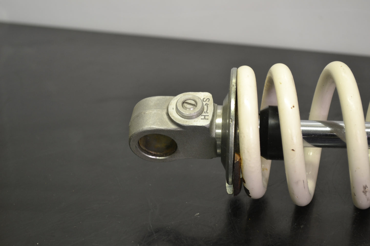 KYB Framboggiens stötdämpare med extern behållare PPS