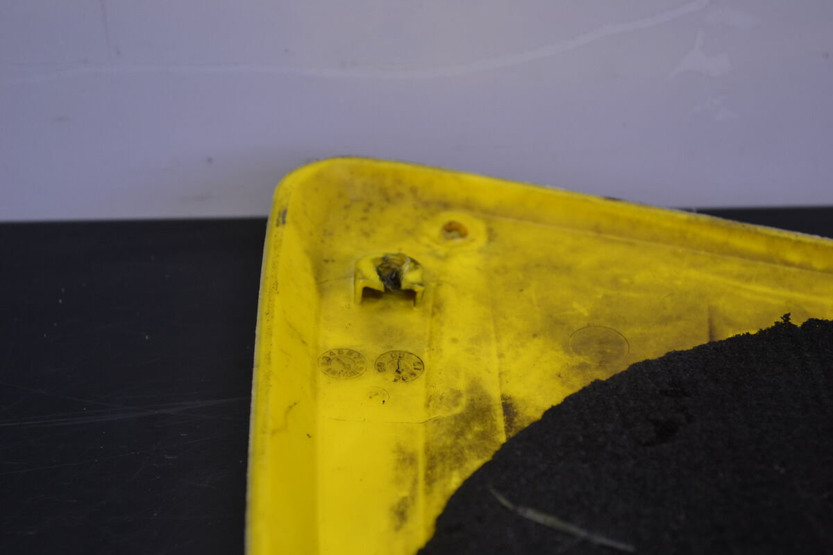 Kytkimen huoltoluukku (2 laatu)