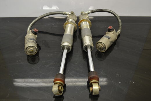 KYB Lisäsäiliölliset  etuiskunvaimentimet