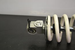 KYB Etupukin lisäsäiliöllinen iskunvaimennin PPS, EP1