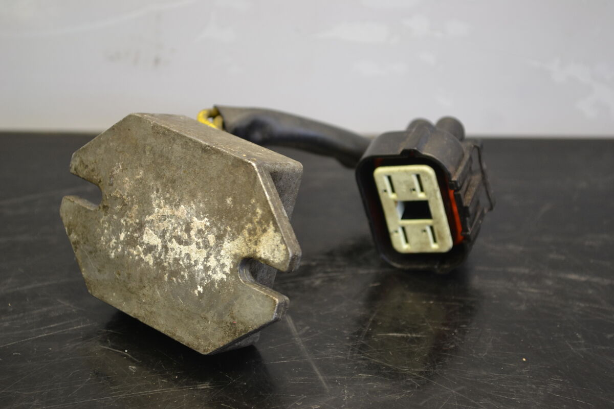 Jännitteensäädin Mxz 500, 600, 700, 800