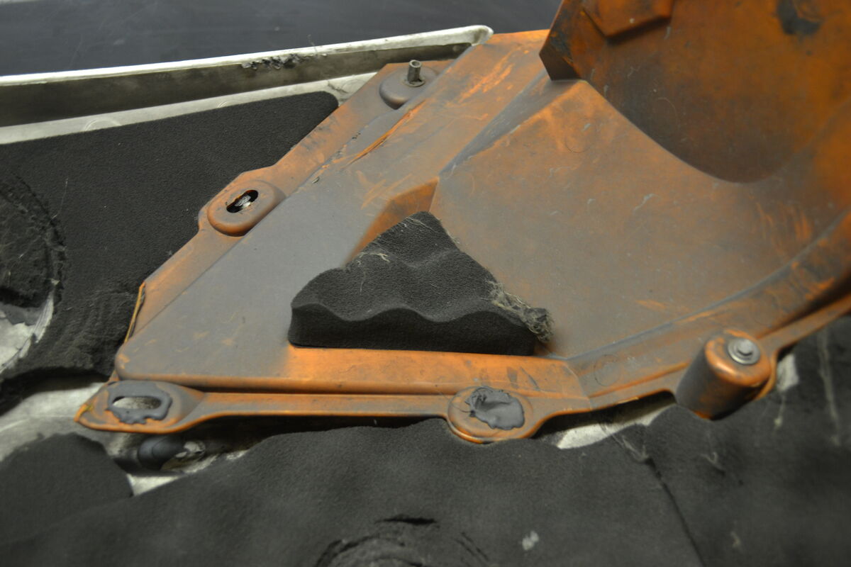 Side panels White/Orange Ski-Doo Summit 2011