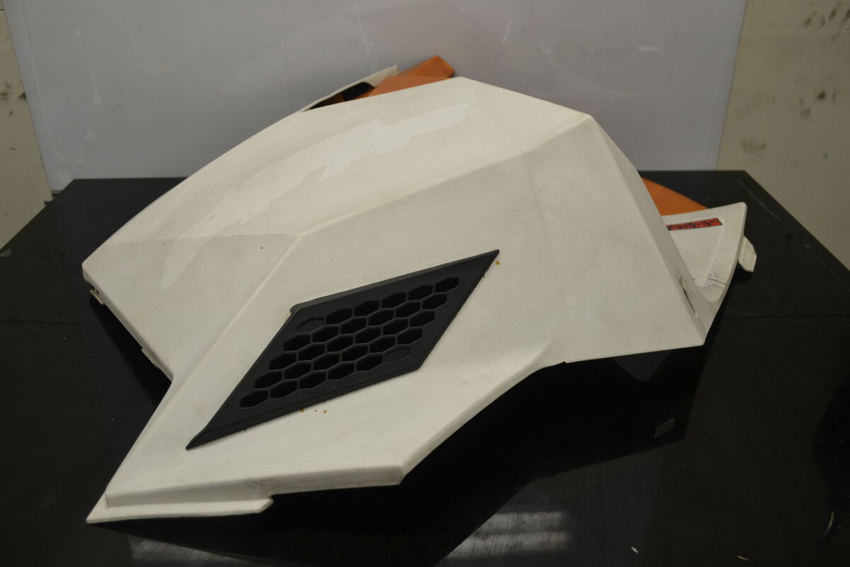 Side panels White/Orange Ski-Doo Summit 2011
