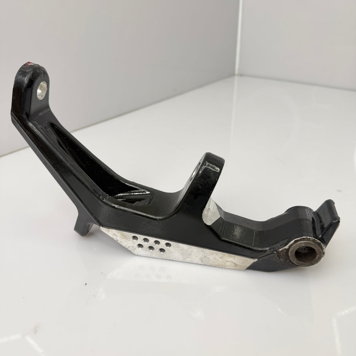 Oikea olkatappi, musta Lynx Xtrim RE 800 E-TEC 2016 OEM 505073631