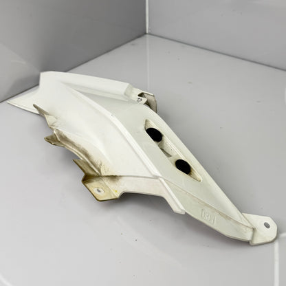 Oikea valkoinen yläkuomu Ski-Doo Gen4 -malleihin, OEM 517306738