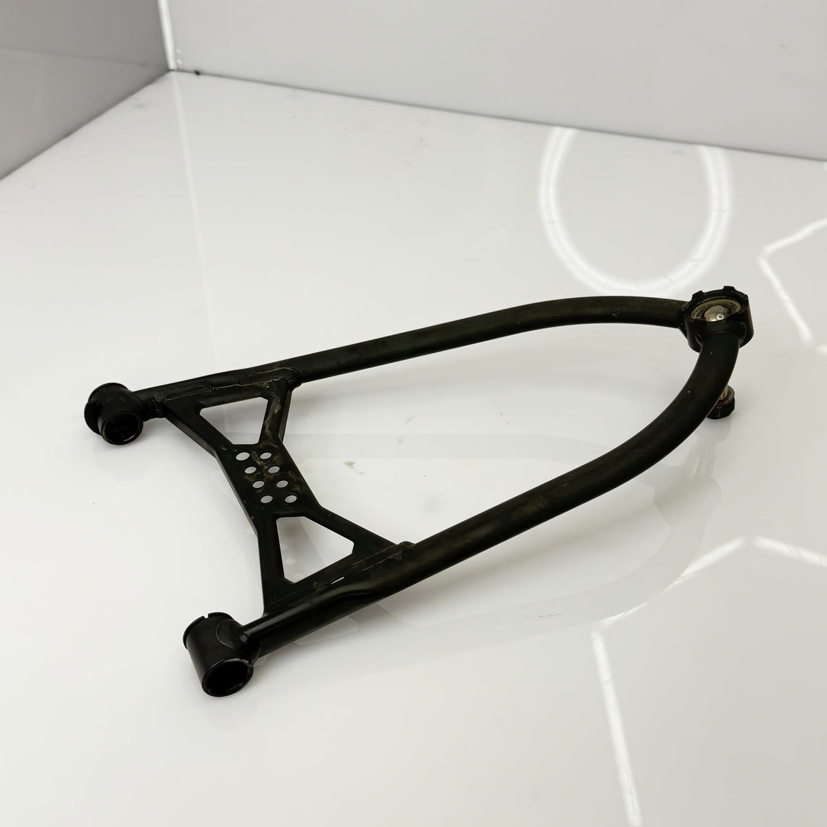 Ylätukivarsi vasen 39″ – Ski-Doo Gen4 / Lynx Radien – OEM 505074611