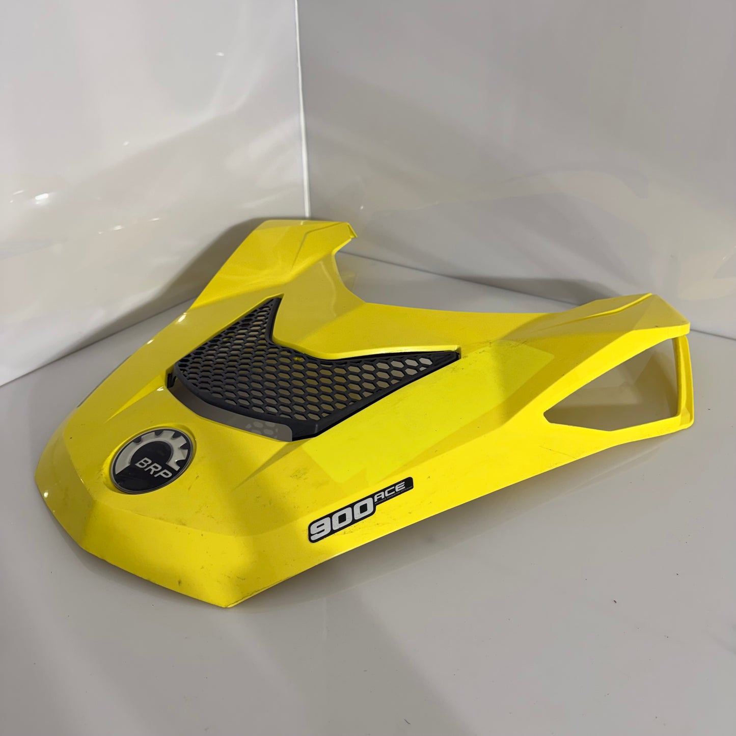 Keltainen konepelti Ski-Doo Scandic / Expedition OEM 51730552