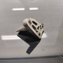 Moottorin tuki vasen etu