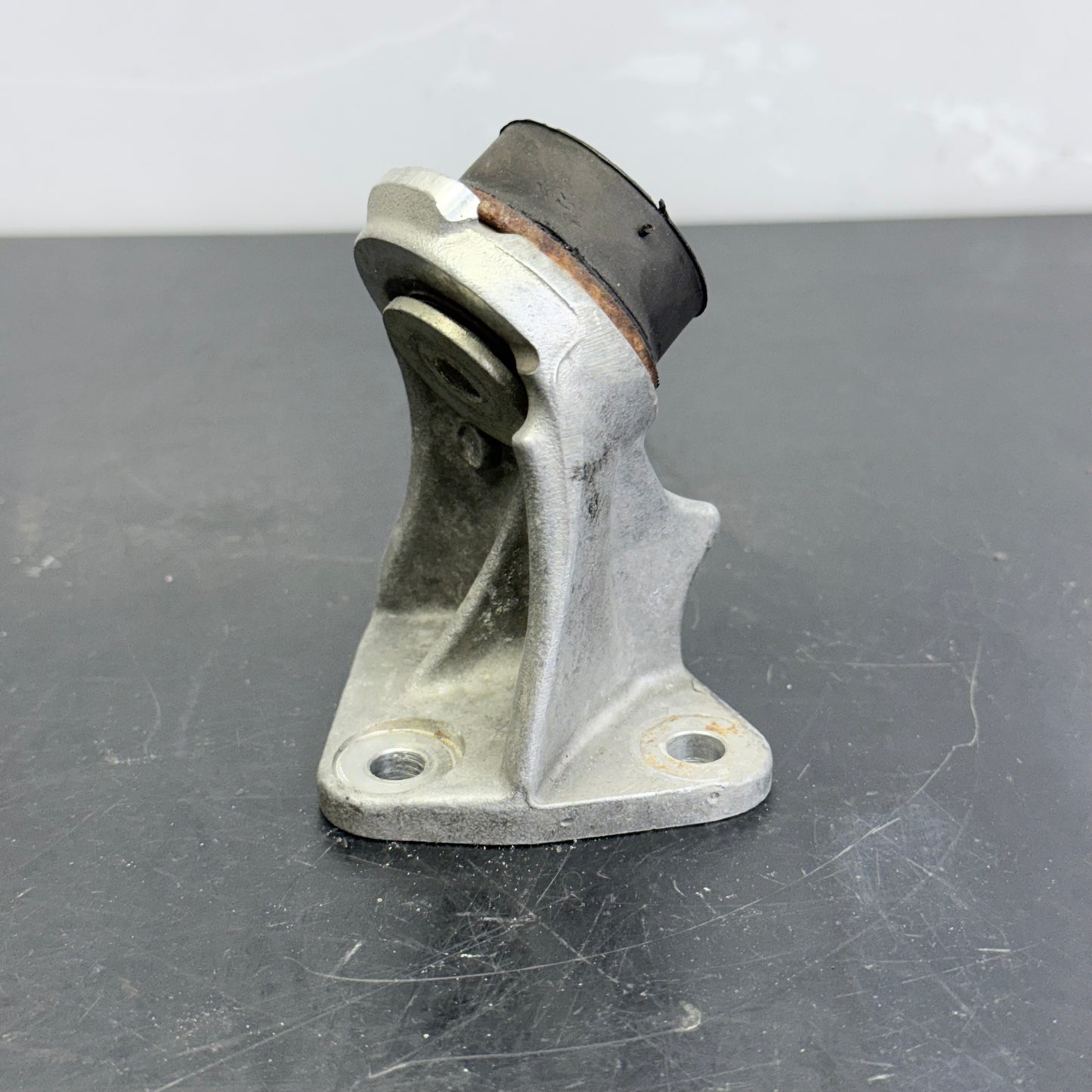 Moottorin kiinnike MAG-puoli Rotax 600 RS Lynx 512061349