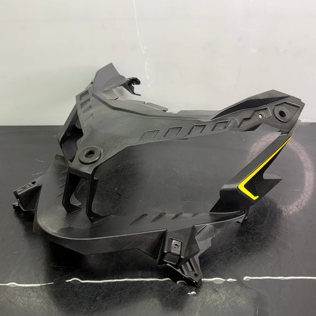 Ajovalon kehys Lynx Radien musta OEM 517306824 - Northern Sledparts Oy
