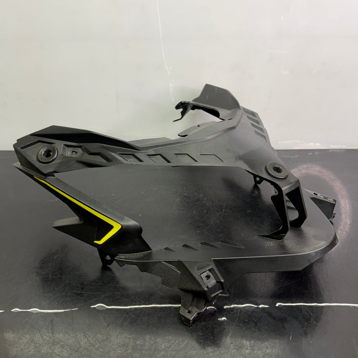 Ajovalon kehys Lynx Radien musta OEM 517306824 - Northern Sledparts Oy