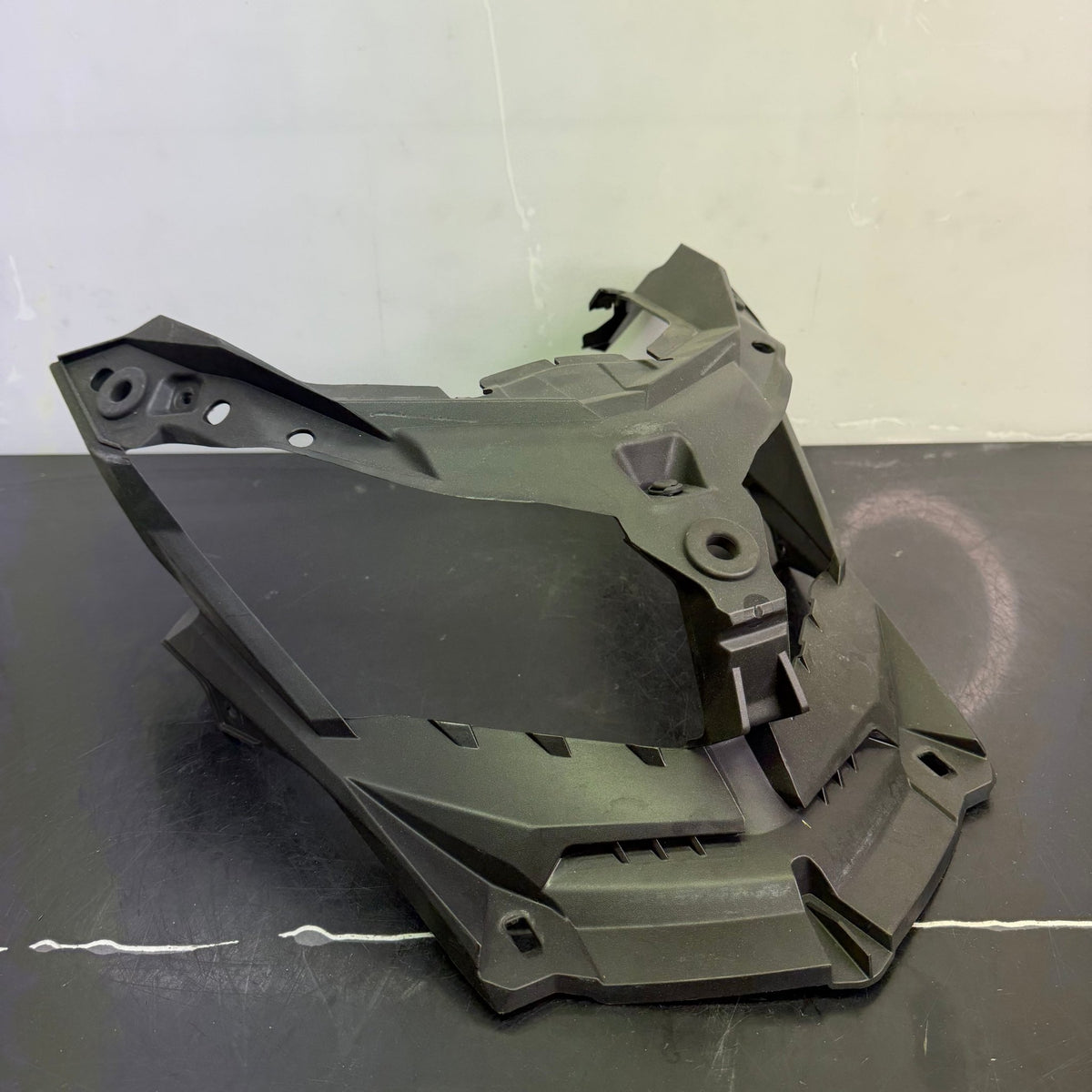 Ajovalon kehys Ski-Doo Gen4 musta OEM 517305746 - Northern Sledparts Oy