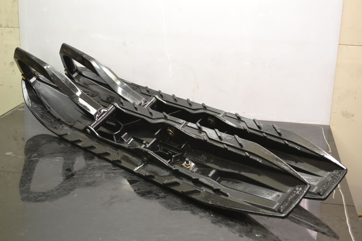 Blade DS sukset Musta, 860201244 - Northern Sledparts Oy