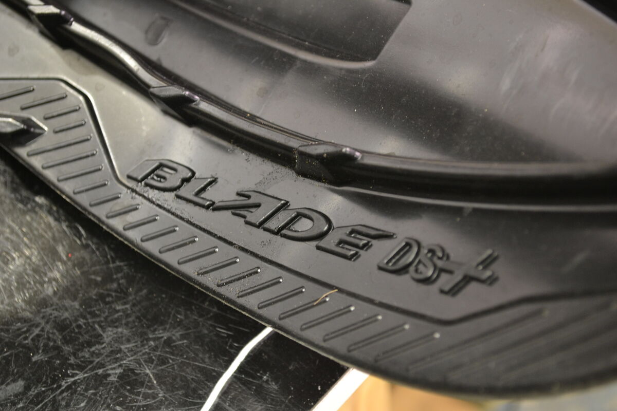 Blade DS+ sukset Musta, 860202011 - Northern Sledparts Oy