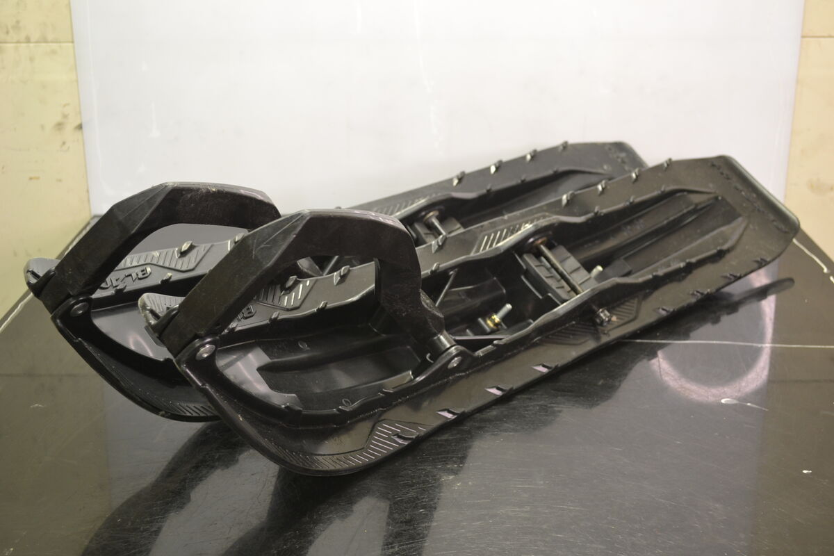 Blade DS+ sukset Musta, 860202011 - Northern Sledparts Oy