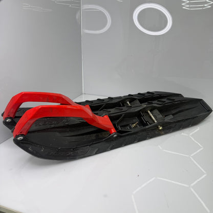 Blade DS+ sukset Musta/Punainen, 860202011 - Northern Sledparts Oy