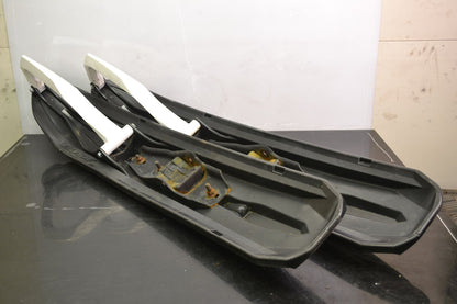 Blade sukset Musta/Valkoinen - Northern Sledparts Oy