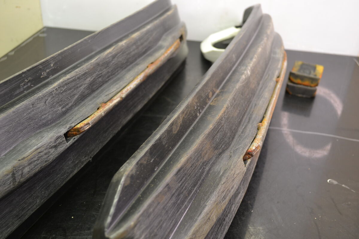 Blade sukset Musta/Valkoinen - Northern Sledparts Oy