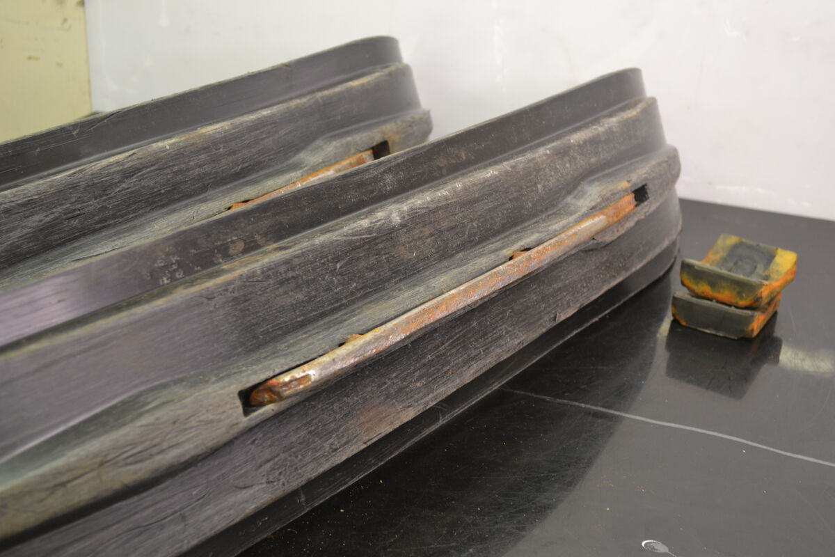 Blade sukset Musta/Valkoinen - Northern Sledparts Oy