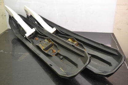 Blade sukset Musta/Valkoinen - Northern Sledparts Oy