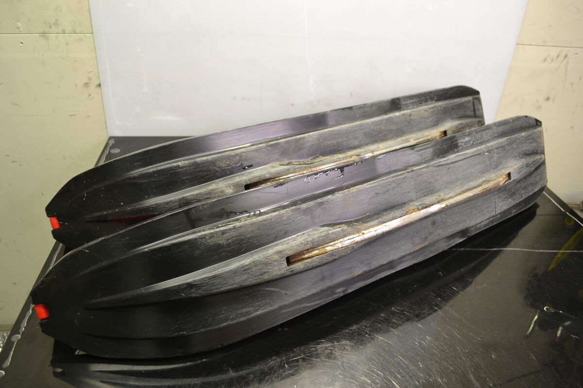 Blade Xc sukset Musta, Punainen - Northern Sledparts Oy
