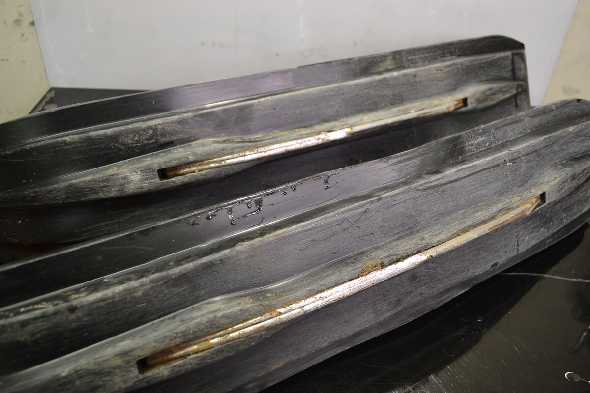 Blade Xc sukset Musta, Punainen - Northern Sledparts Oy