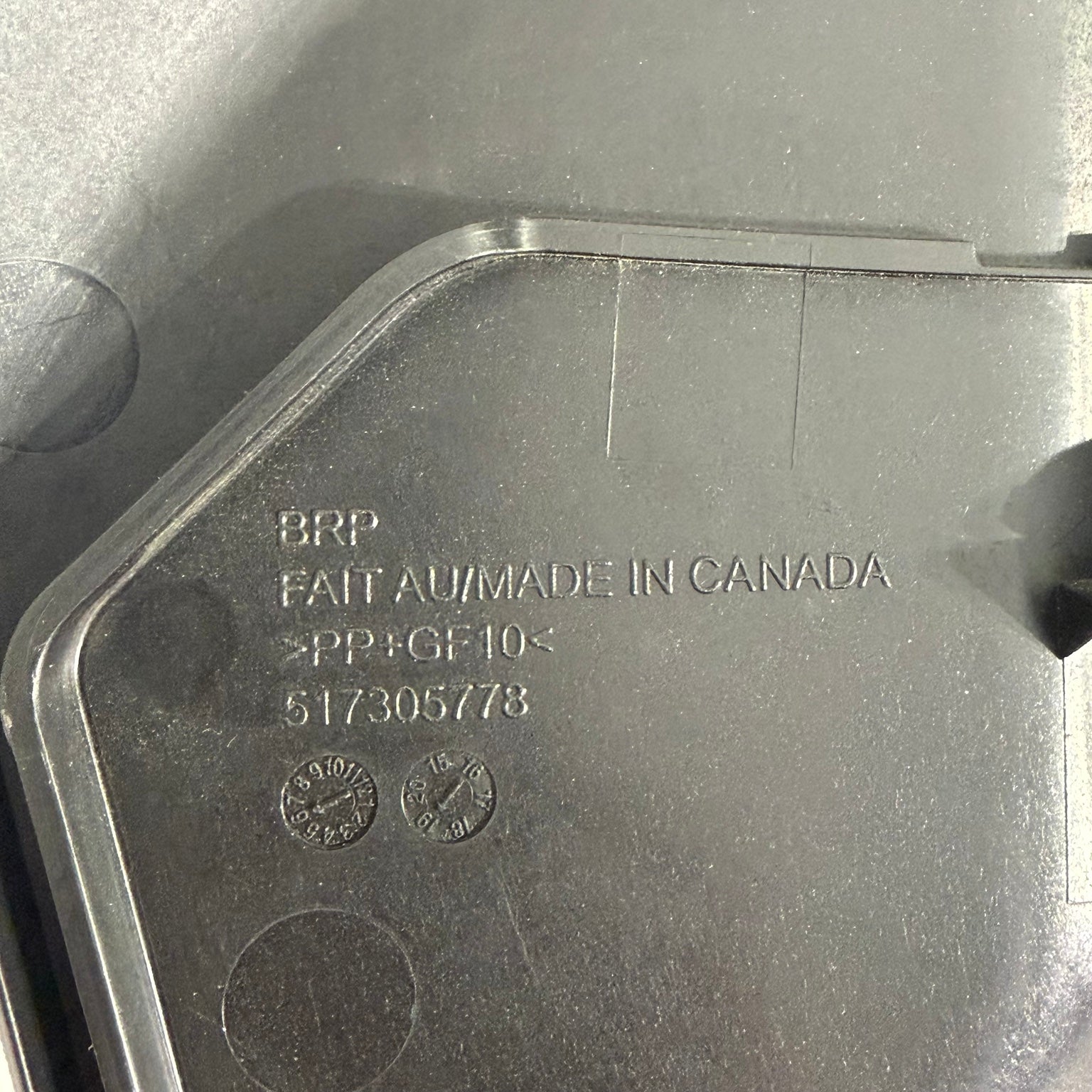 BRP valunumero 517305778 Ski-Doo cover ass'y