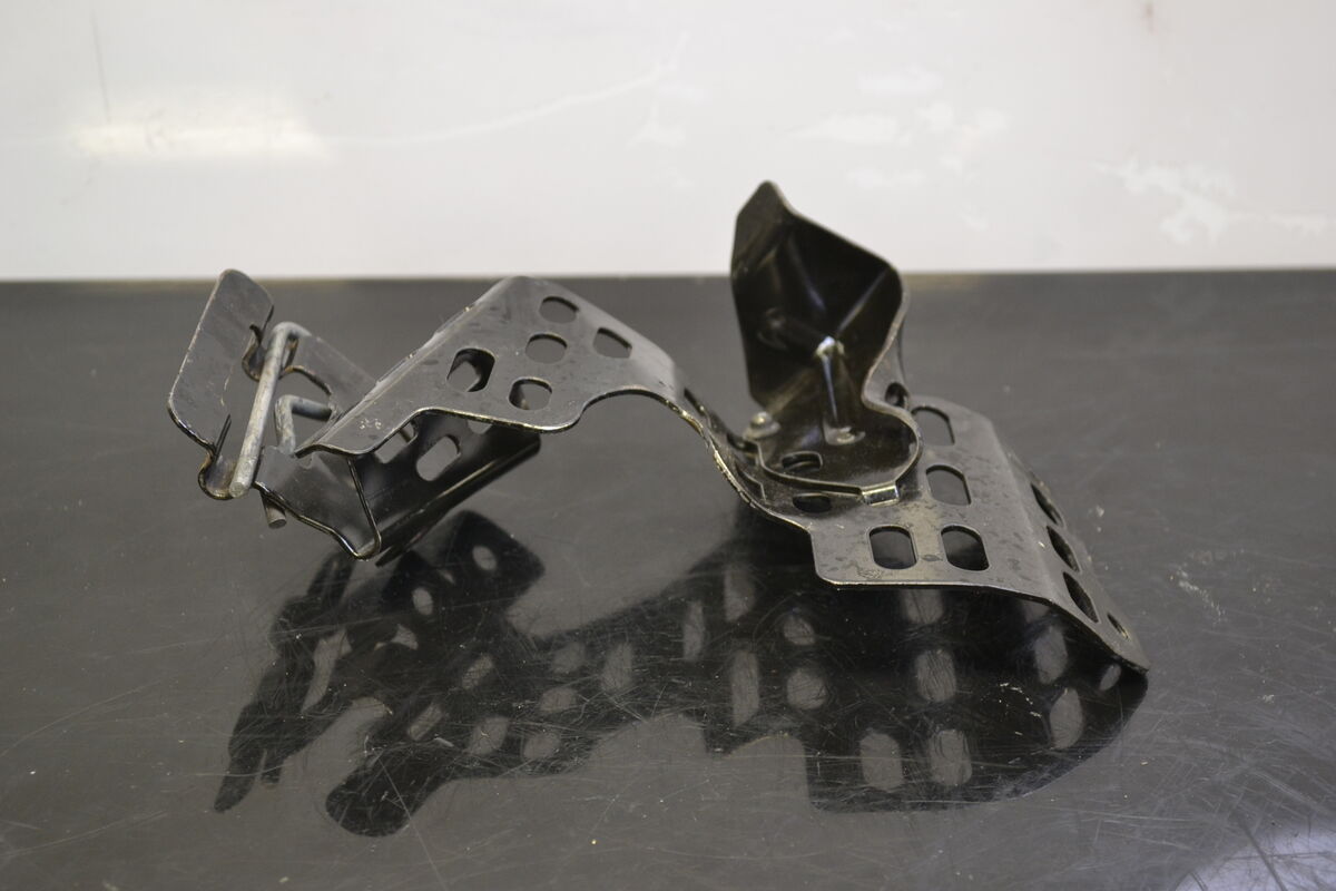 Hihnasuojan kiinnike 417300448 - Northern Sledparts Oy