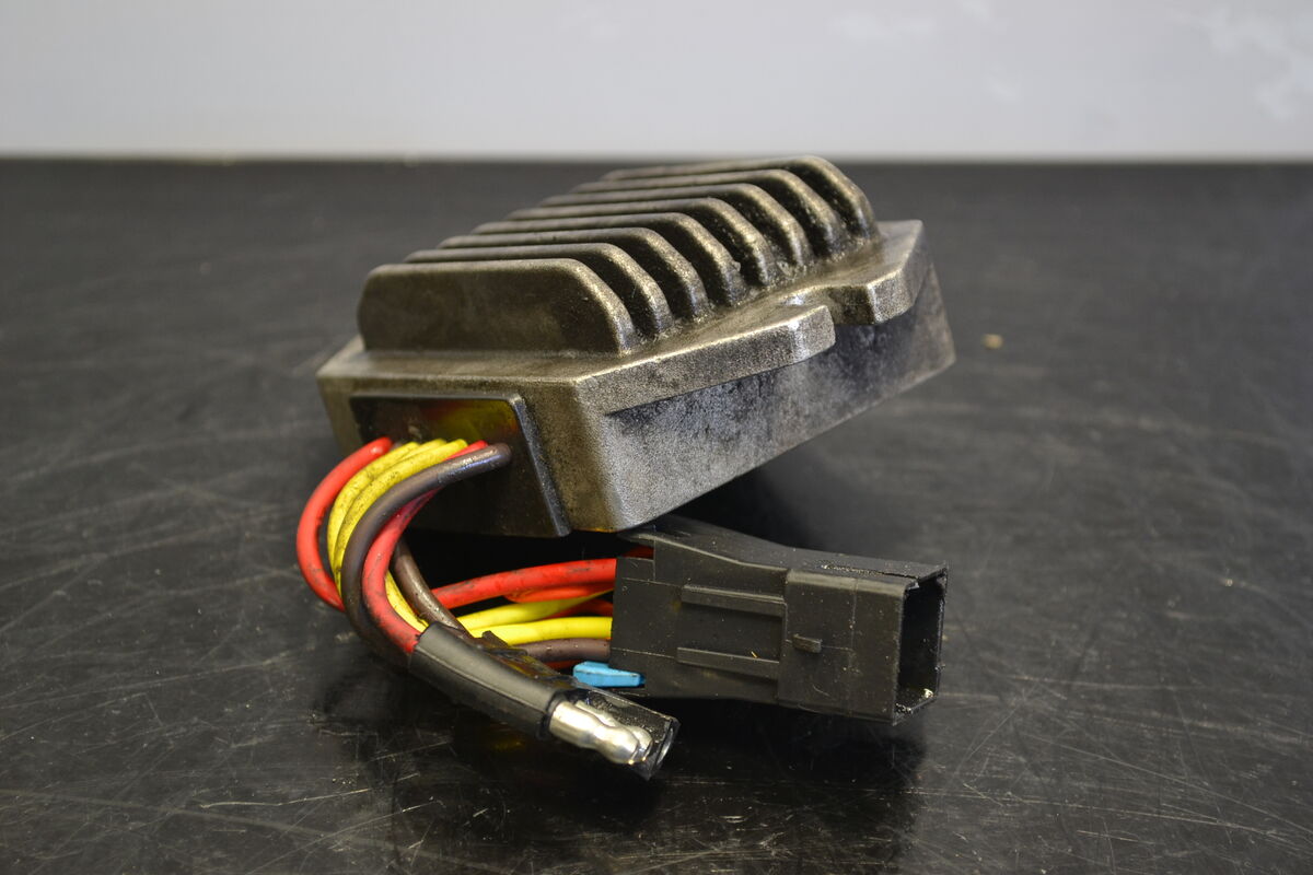 Jännitteensäädin Polaris 2014, 4013460 - Northern Sledparts Oy