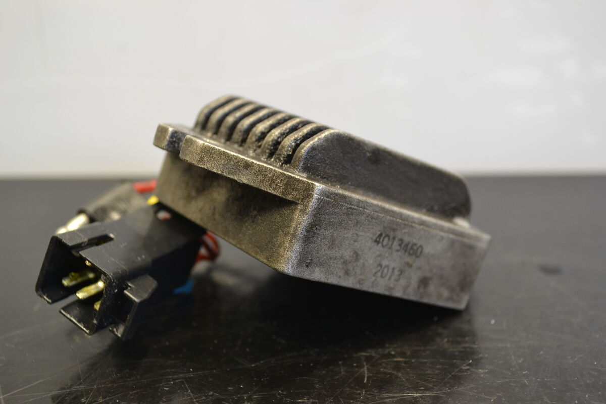 Jännitteensäädin Polaris 2014, 4013460 - Northern Sledparts Oy
