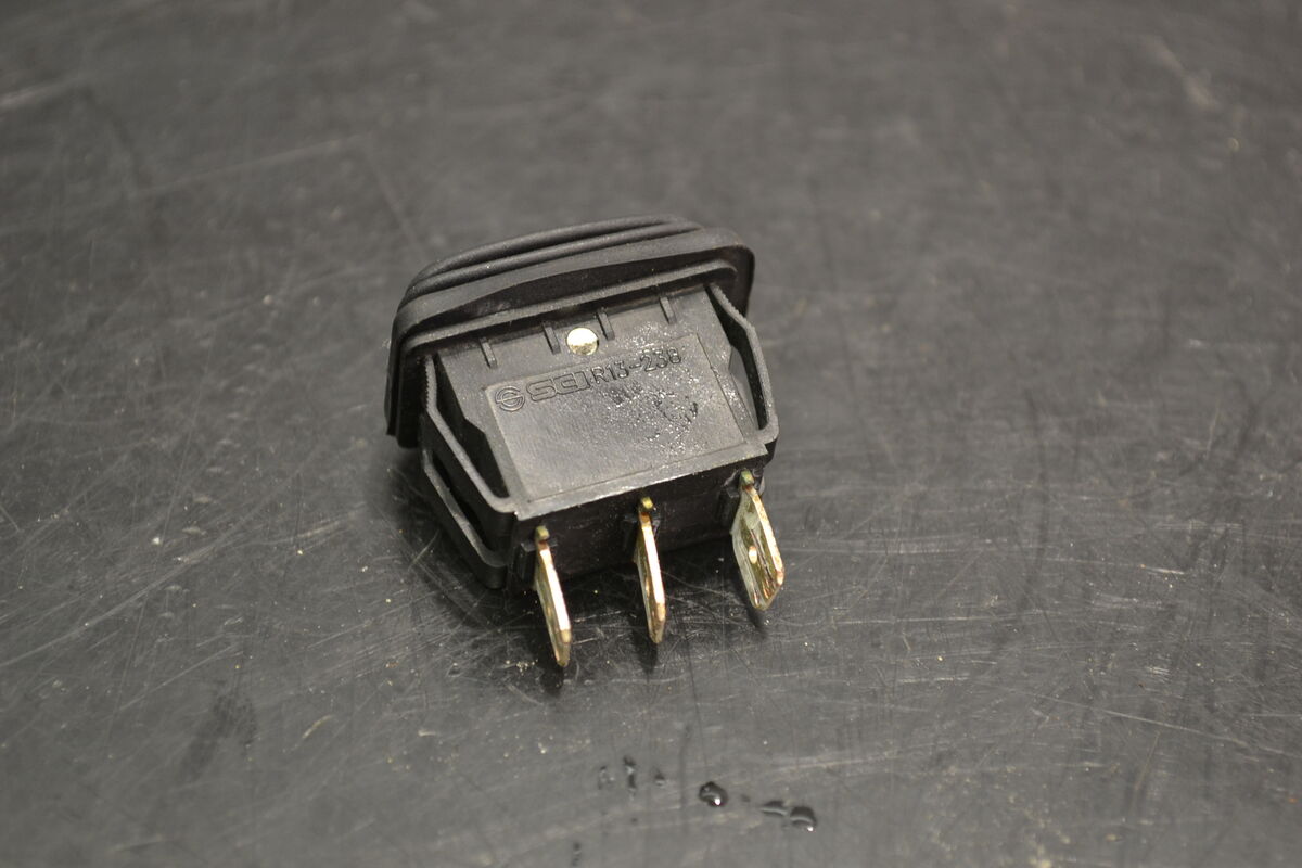 Kädenlämmittimen katkaisin, 515177497 - Northern Sledparts Oy