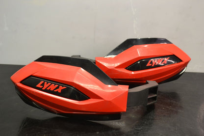 Käsisuojat Lynx punainen - Northern Sledparts Oy
