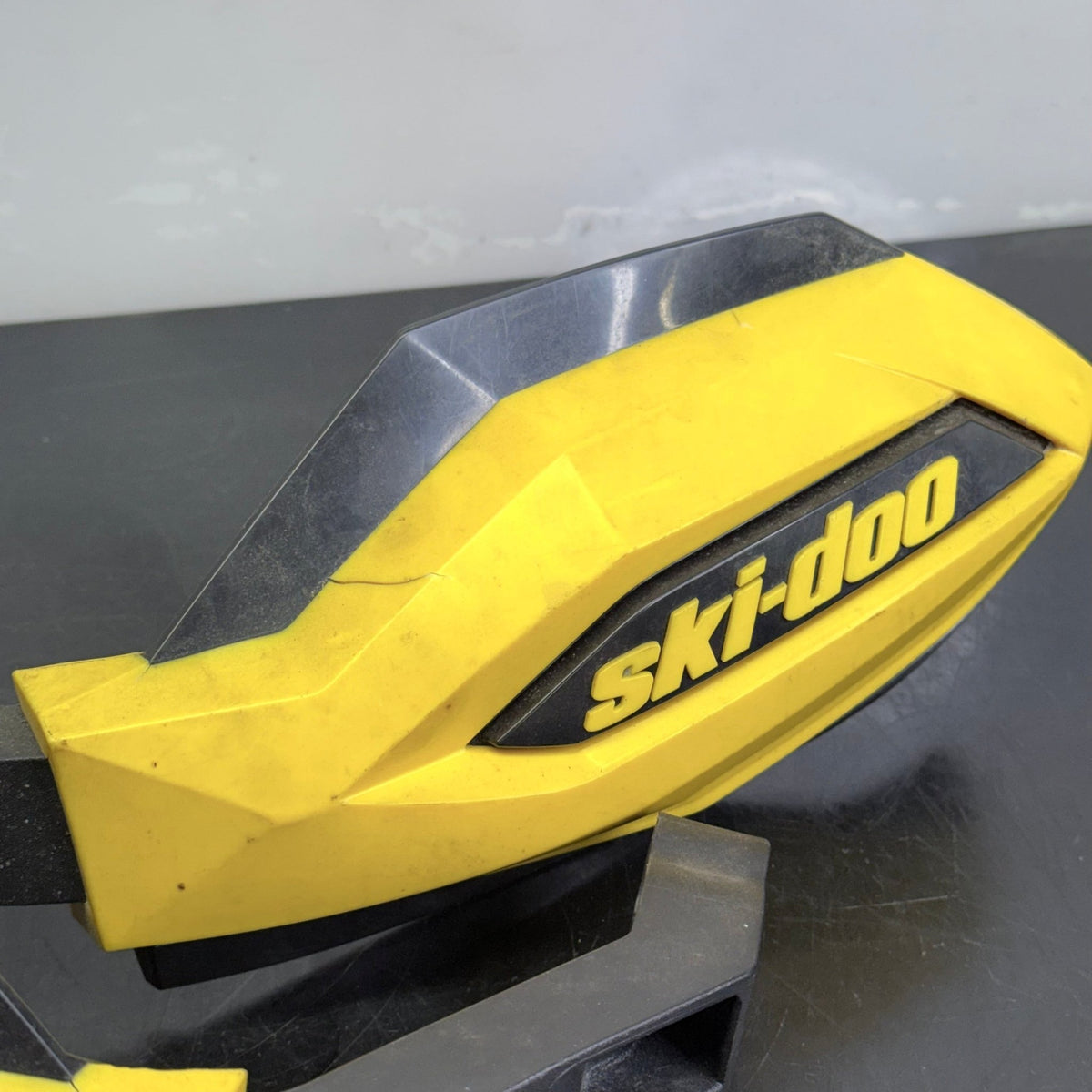Käsisuojat Ski-Doo Keltainen 860200710 - Northern Sledparts Oy