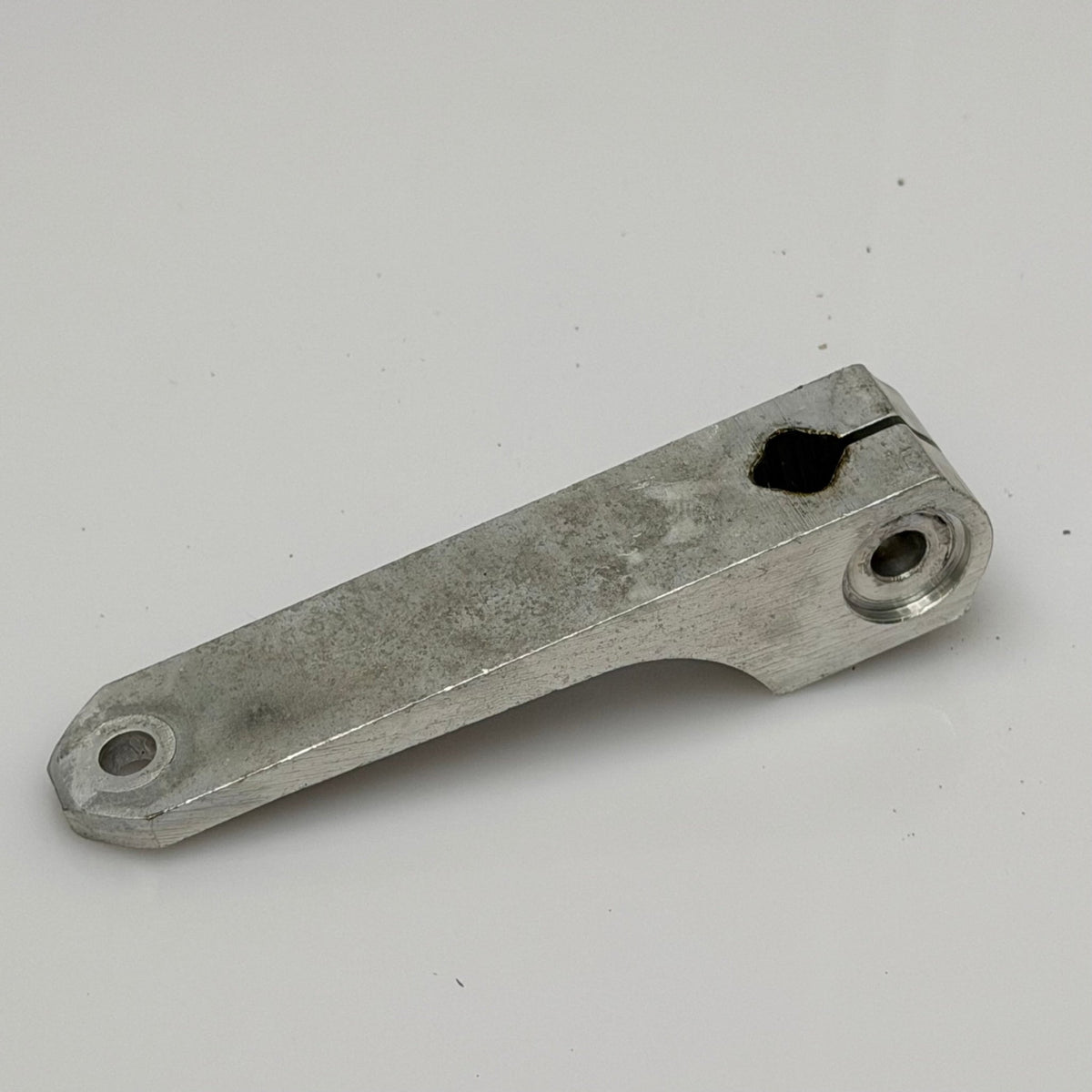 Kallistuksenvakaajan vipu Ski-Doo / Lynx OEM 505073731 - Northern Sledparts Oy