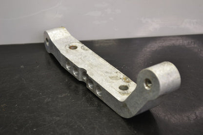 Koneen Kiinnike Polaris vasen, 5137947 - Northern Sledparts Oy