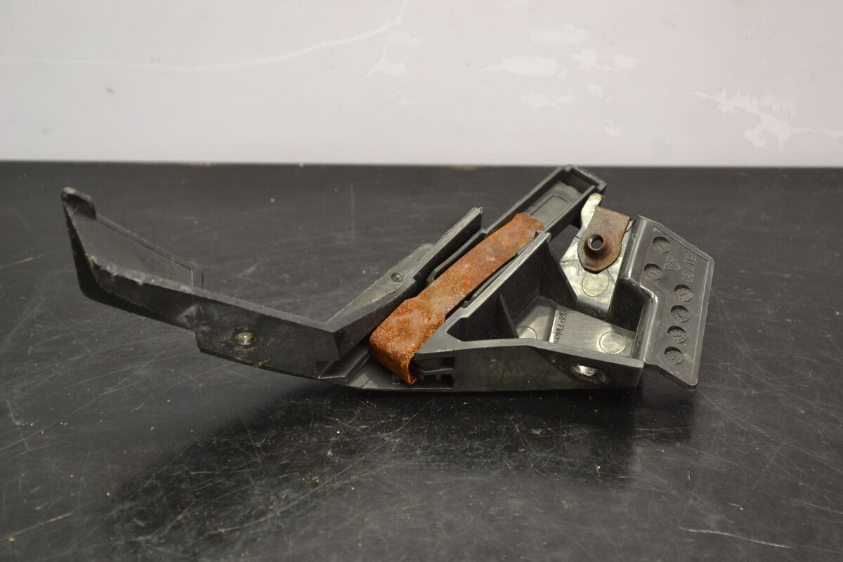 Kuomunlukko ylempi vasen Lynx 14-17, 517305319 - Northern Sledparts Oy