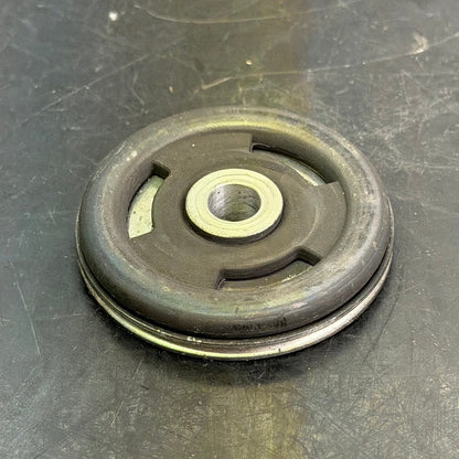 Moottorin etummainen petikumi ja holkki OEM 512061137 / 512061335 - Northern Sledparts Oy