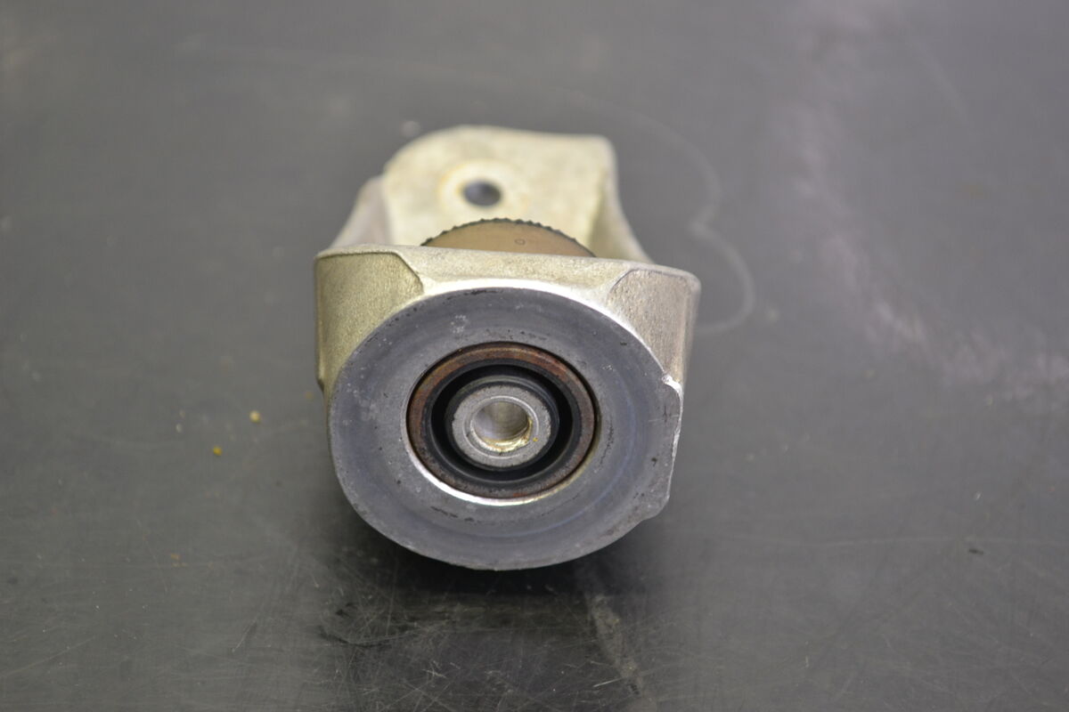 Moottorin kannake 850 Etec, 512061517 - Northern Sledparts Oy