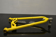 Oikea ylätukivarsi keltainen XRS 2010 - Northern Sledparts Oy
