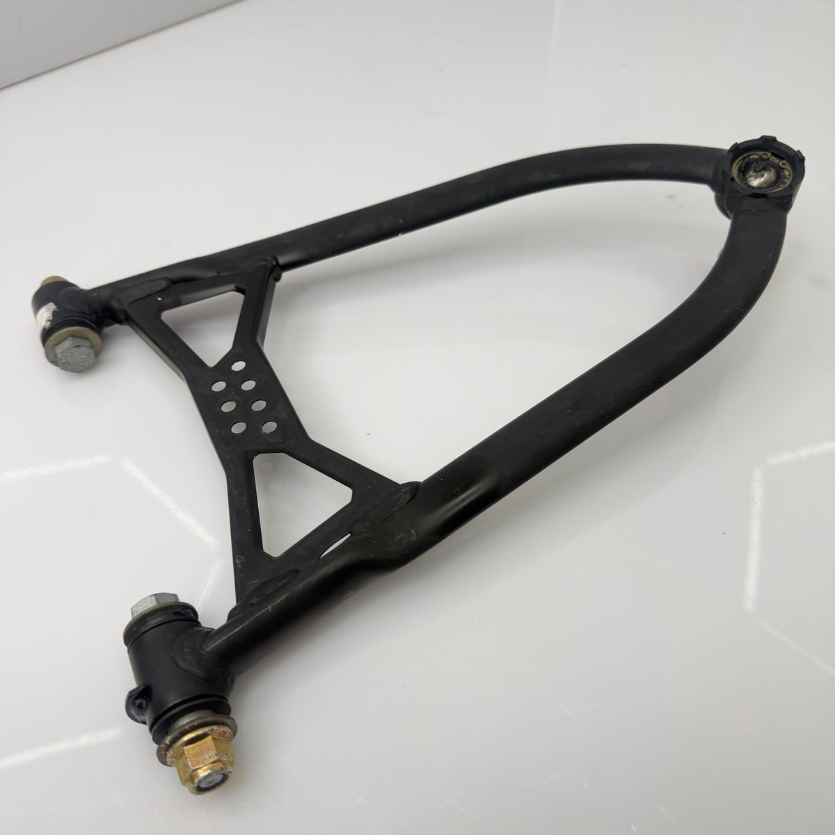 Oikea ylätukivarsi, musta Lynx Xtrim RE 800 ETEC 2016 OEM 505073589 - Northern Sledparts Oy