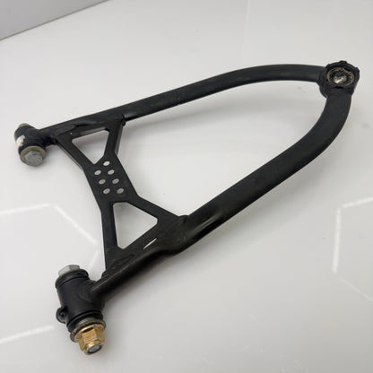 Oikea ylätukivarsi, musta Lynx Xtrim RE 800 ETEC 2016 OEM 505073589 - Northern Sledparts Oy