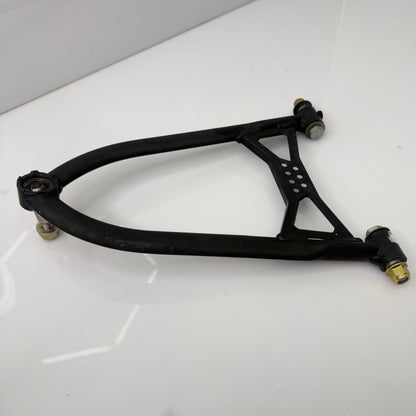 Oikea ylätukivarsi, musta Lynx Xtrim RE 800 ETEC 2016 OEM 505073589 - Northern Sledparts Oy