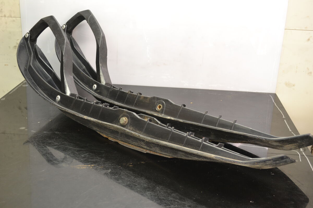Pilot DS sukset musta, 505073227 - Northern Sledparts Oy