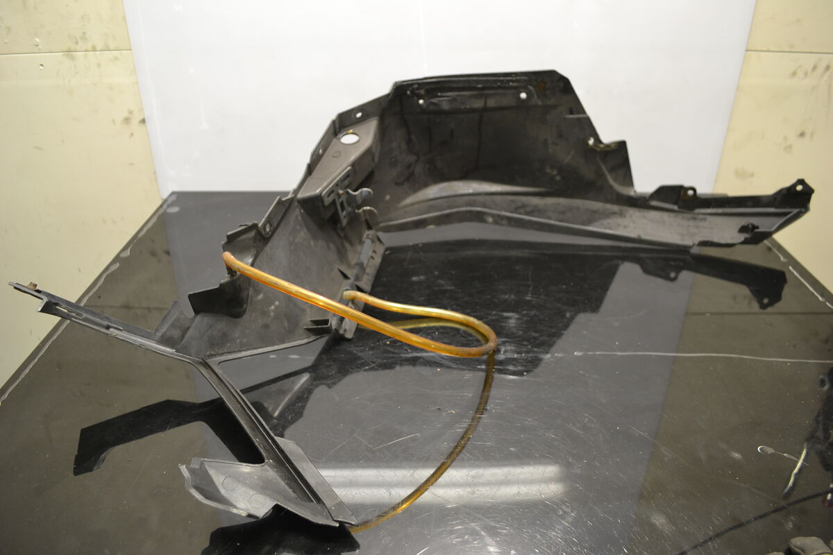 Pohjamuovi vasen 502006832 - Northern Sledparts Oy
